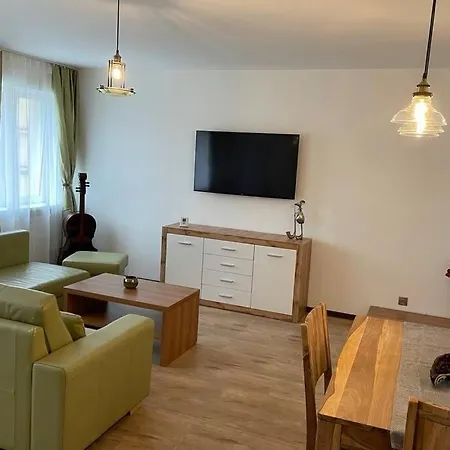 Newly Renovated 2 Rooms Apartment Downtown Nitra Exterior photo