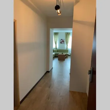 Newly Renovated 2 Rooms Apartment Downtown Nitra Exterior photo