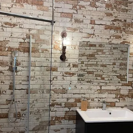 Newly Renovated 2 Rooms Apartment Downtown Nitra Exterior photo
