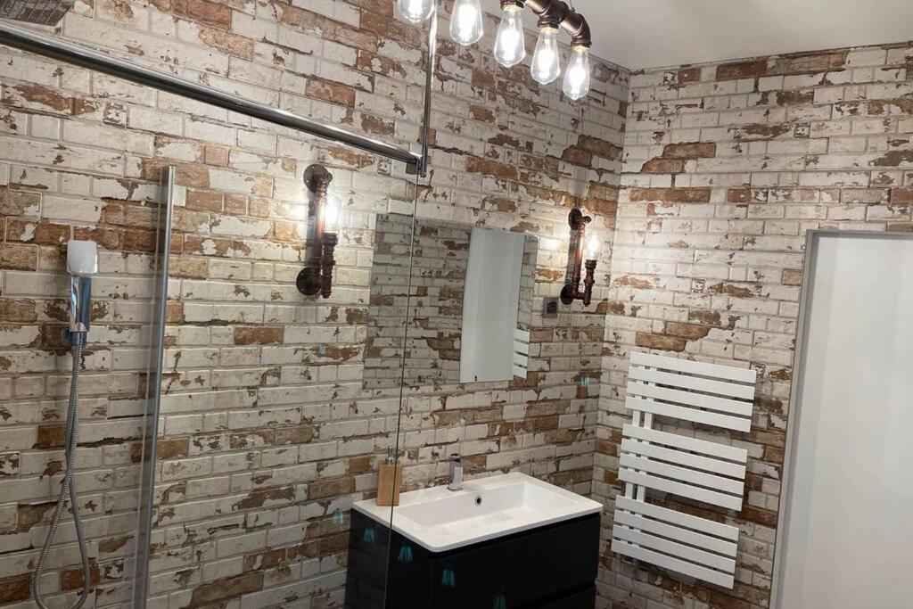 Newly Renovated 2 Downtown * Nitra