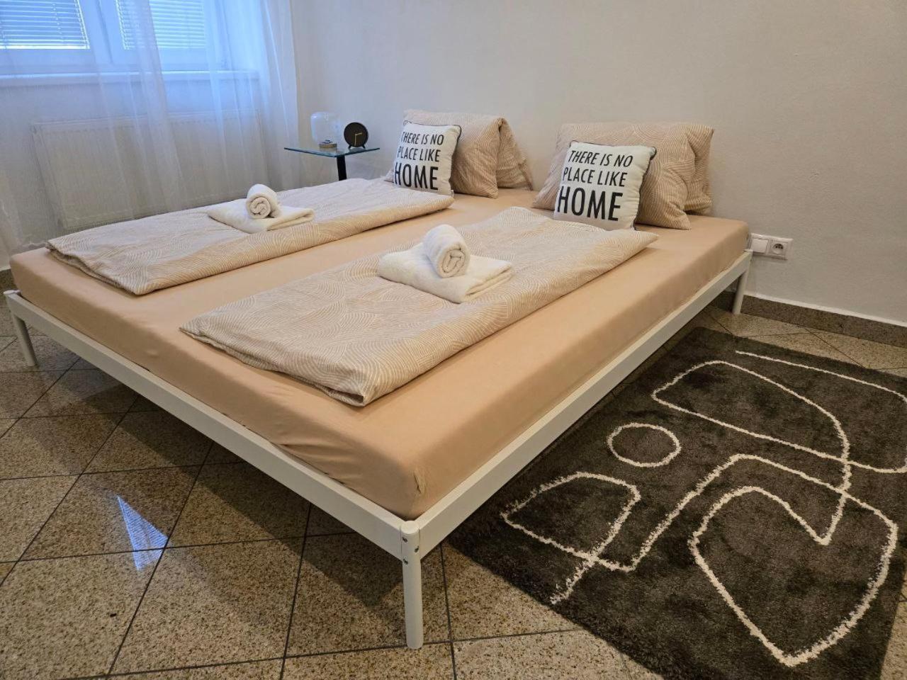 Newly Renovated 2 Downtown Apartment Nitra