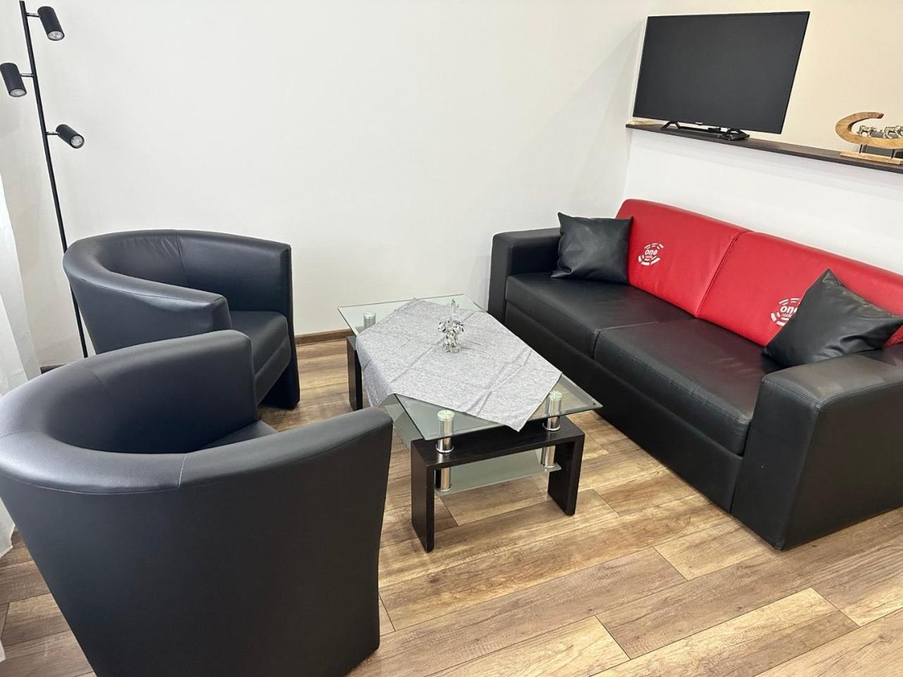 Newly Renovated 2 Downtown